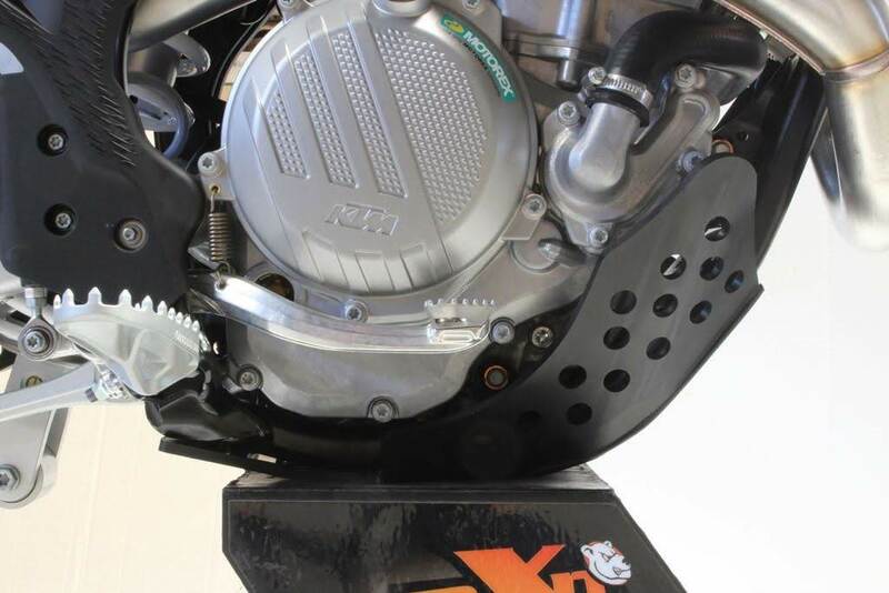 Cubrecárter AXP GP negro KTM/Husqvarna - Imagen 3