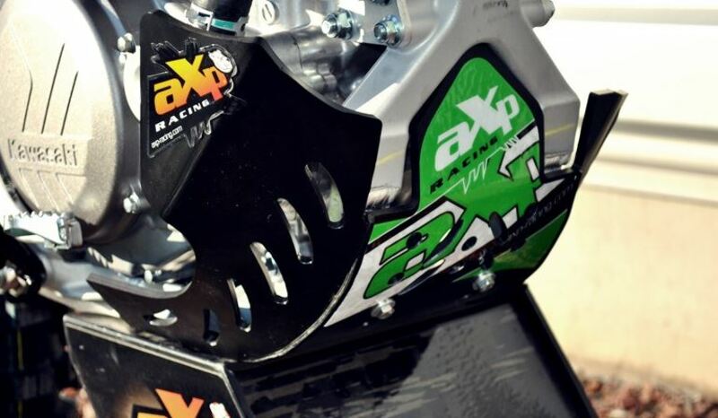 Cubrecárter AXP enduro GP Kawasaki AX1365 - Imagen 3