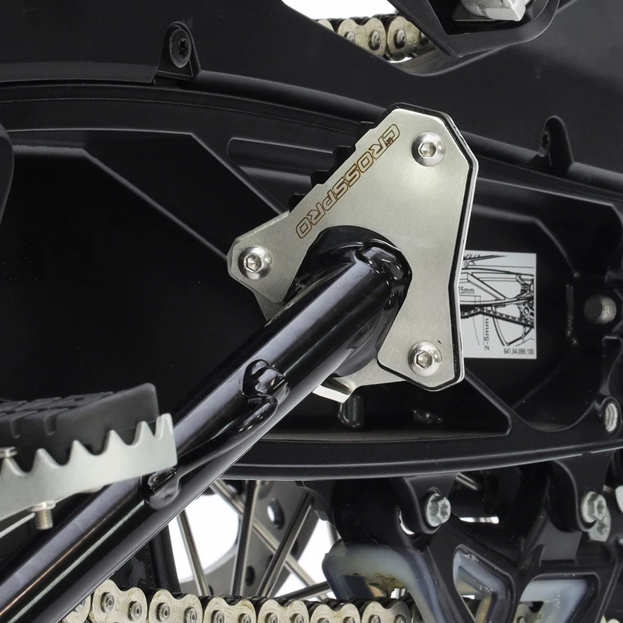 BASE CABALLETE LATERAL CROSSPRO HUSQ NORDEN 901 / EXP 23-25 / KTM 790 ADV 23-24 / R 23-25... NEGRO T -