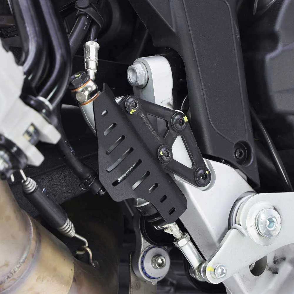 PROTECTOR BOMBA FRENO CROSSPRO DUCATI DESERTX 22-24 NEGRO T - Plásticos y Protecciones