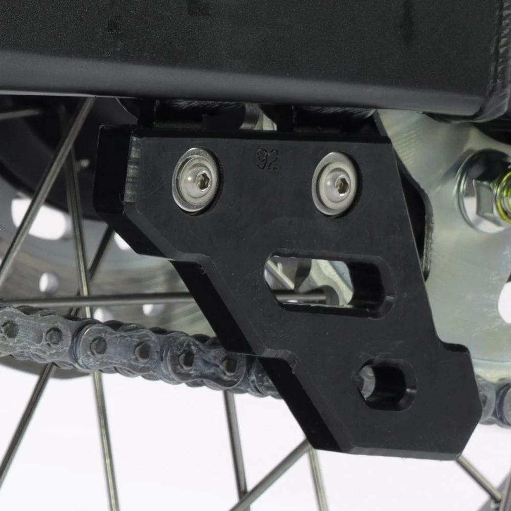 PROTECTOR CADENA INFERIOR DTC CROSSPRO HONDA XL750 TRANSALP 23-25 / CRF1100L AFRICA T 23-25 NEGRO - Plásticos y Protecciones