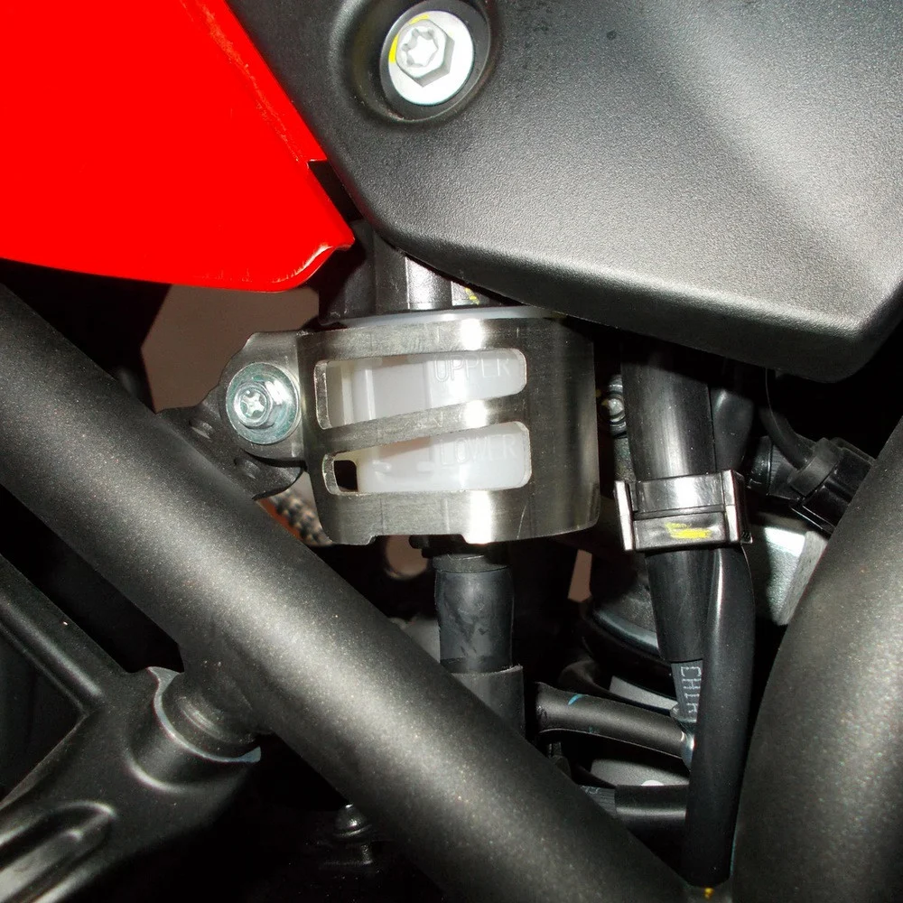 PROTECTOR DEPOSITO LIQ. FRENO CROSSPRO YAMAHA TENERE 700 20-24 / RALLY 21-24 / W.RAID 22-25 PLATA - Plásticos y Protecciones