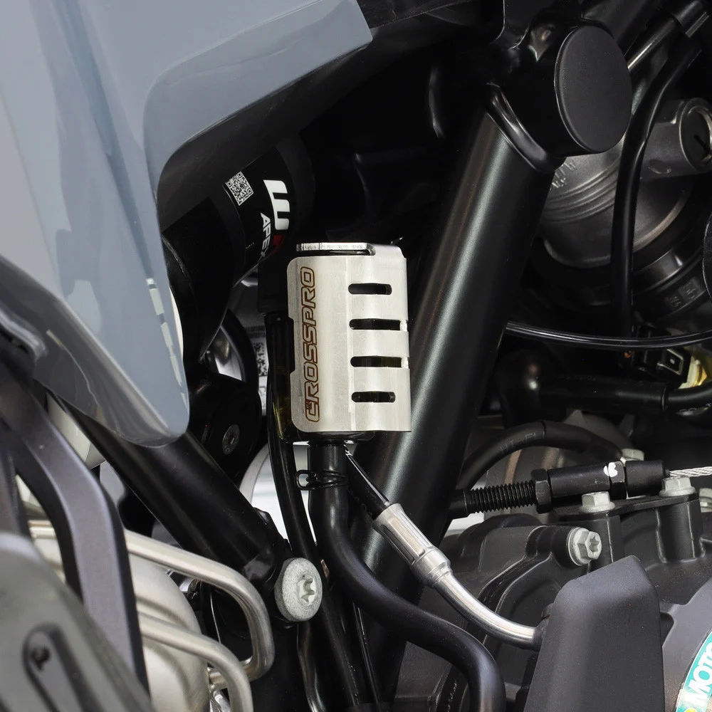 PROTECTOR DEPOSITO LIQUIDO FRENO CROSSPRO HUSQVARNA NORDEN 901 22-25 / EXP 23-24 / KTM? PLATA - Plásticos y Protecciones